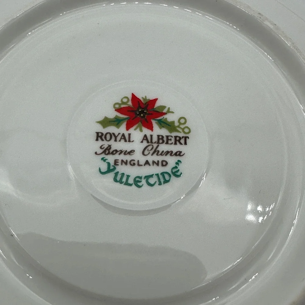 Royal Albert Yuletide Tea Cup Saucer Set Bone China England Poinsettia Christmas
